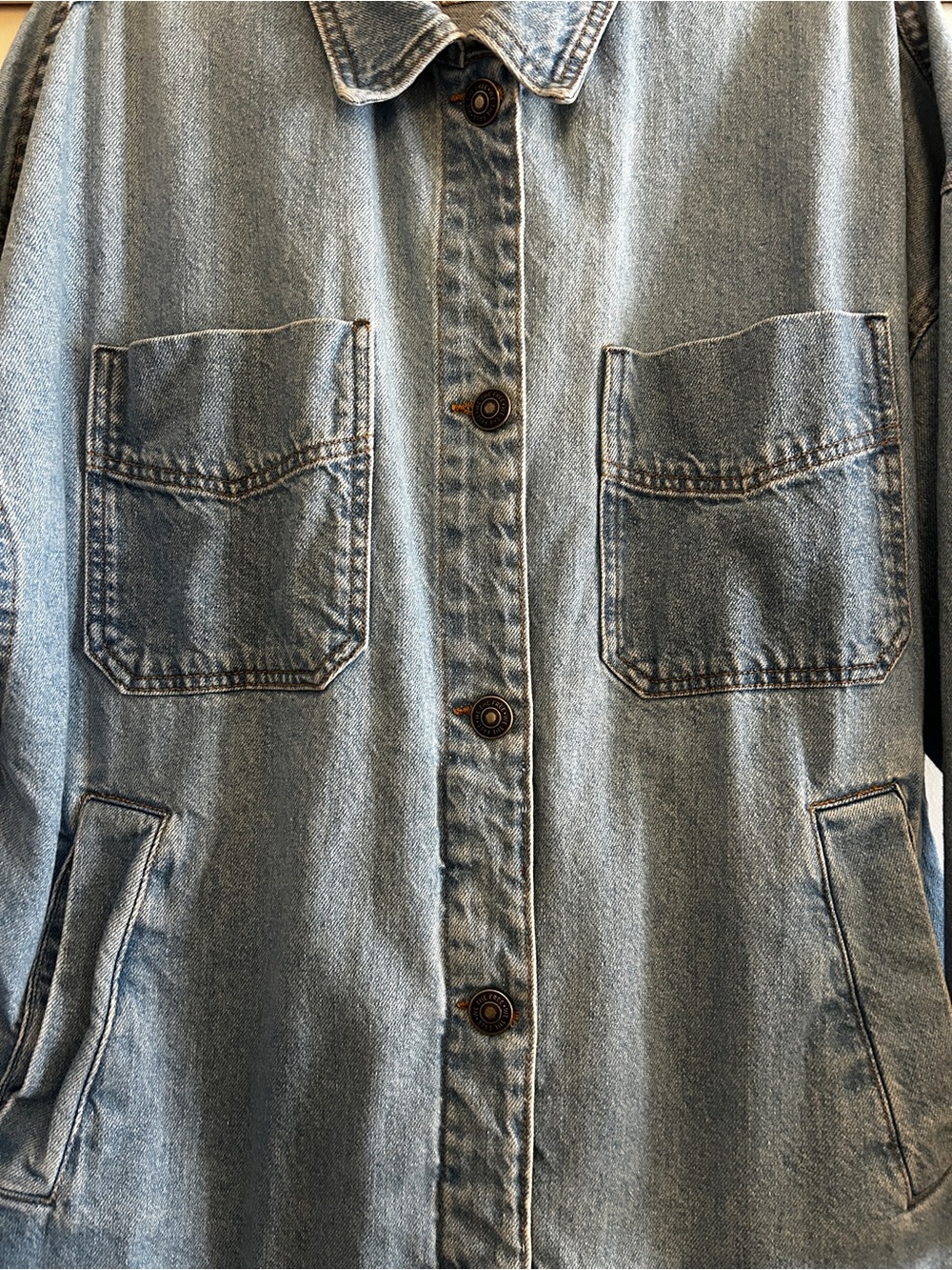 WE THE FREE FREE PEOPLE LIGHTWEIGHT OVERSIZED DENIM JACKET!! - Picture 2 of 5